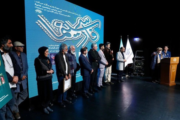 دانشوران زبان و ادبیات به کمک سینماگران بیایند